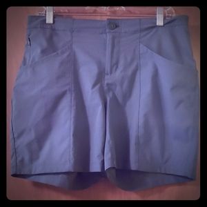 Patagonia shorts (olive green) with pockets